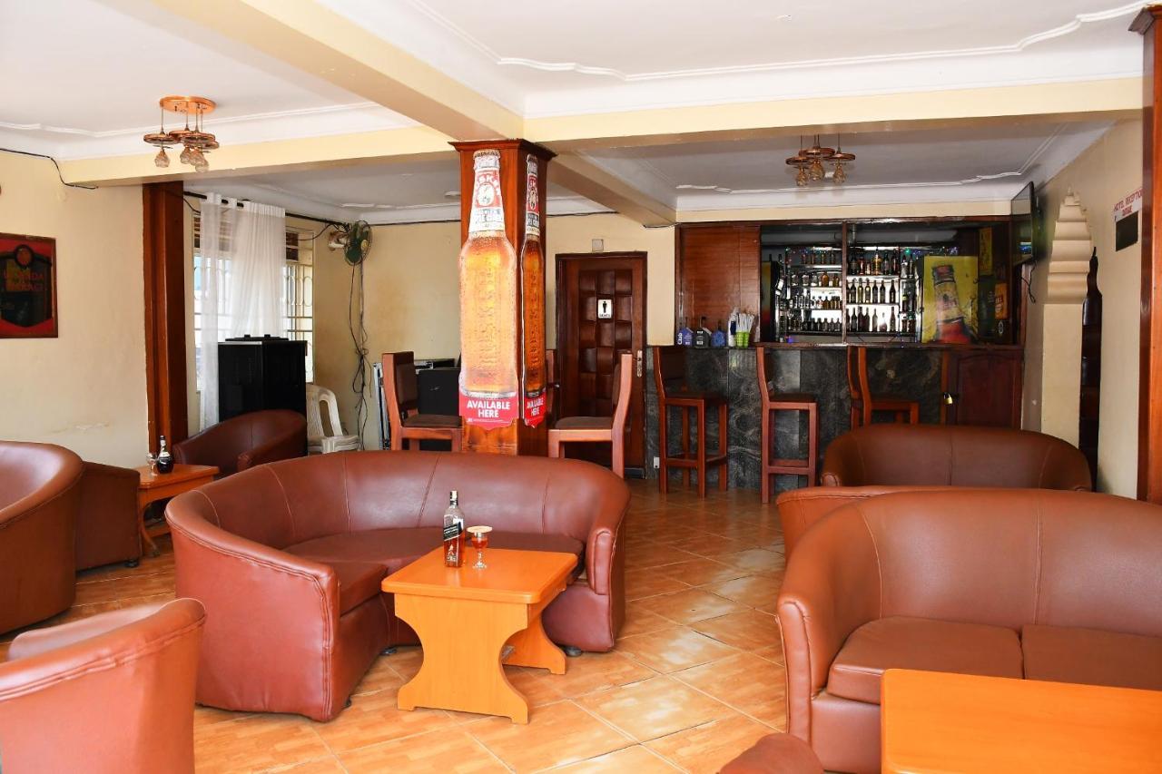 Florida Hotel Zaana 坎帕拉 外观 照片